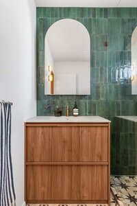 melanie-scaffidi-green-tile-bathroom-macleod