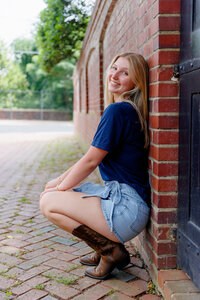 A classic photo taken by Studio Roscher of a happy high school female graduate in Alexandria, VA