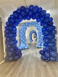 blue balloon arch