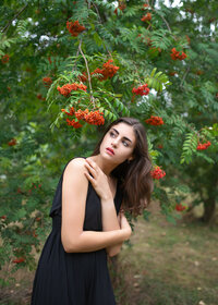 woman-posing-with-red-berries-melbourne-garden-portrait