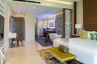 gbcn-suites-junior-suite-swim-up-high06-w1920h1280