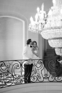 chateau-de-nainville-les-roches-editorial-wedding-couple-portrait-france-50