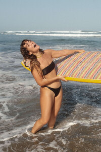 saladita-beach-surf-girl-16