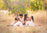 melbourne-family-photographer-family-playing-in-field