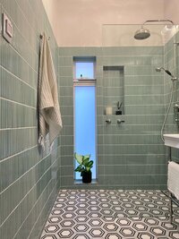 melanie-scaffidi-coburg-bathroom-geometric-floor-green-wall-tiles