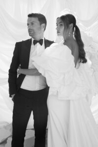 editorial-wedding-castel-bay-couple-portrait-11