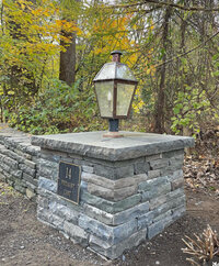 katahdin-stone-works-stone-entry-pillar-light
