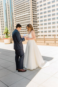 Seattle_wedding_photographer_hotel_1000-25