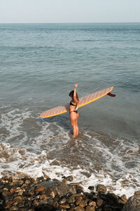 saladita-beach-surf-girl-09