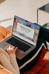 Fun showit website design and branding for an Instagram marketing agency.