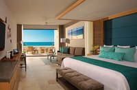 PC Junior Suite Swim Out OV King