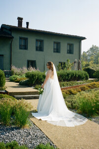 bride portraits at Locanda La Raid Gavi Italy