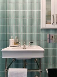 melanie-scaffidi-coburg-terrace-bathroom-pedestal-basin-green-tiles