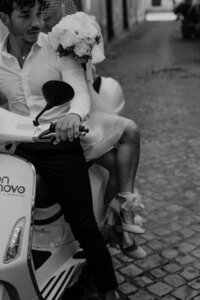 european-city-elopement-photography-by-samantha-josette