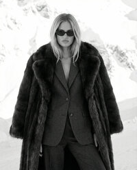 Powder - Elegant woman in luxury fur coat and sunglasses - TVS