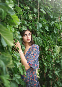 woman-in-lush-garden-melbourne-ethereal-women-portraits