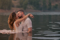 Couple kissing in lake- couples photography- Utah Elopement Photographer