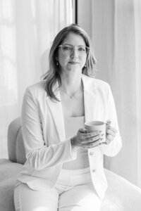 maxwellartphotography-swissphotographer-switzerland-personalbranding-businessphotography-studioday-yard-23072025-mirjam-14