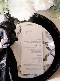 austin-wedding-reception-black-chargers