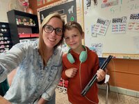 Emily, the photographer of Studio Roscher, smiling with her son at school