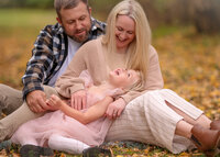 Family-snuggle-autumn-portrait-melbourne