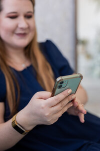 i-do-marketing-social-media-iphone
