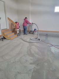 residential-garage-concrete-steps-before-epoxy-iowa