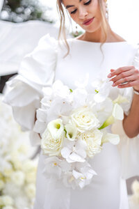 editorial-wedding-castel-bay-flower-bouquet-00000000005