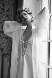 chateau-de-nainville-les-roches-bride-get-ready-paris-photographer-wedding-11