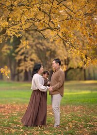 melbourne-family-couple-autumn-park-portrait