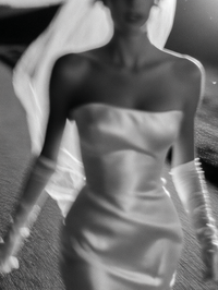 u3482593763_A_black_and_white_close-up_bridal_photo_of_a_brid_26a7acf9-f0b1-4754-ab2f-3b7f5f0b2d7c_2