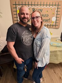 Emily, the photographer of Studio Roscher, smiling with her husband
