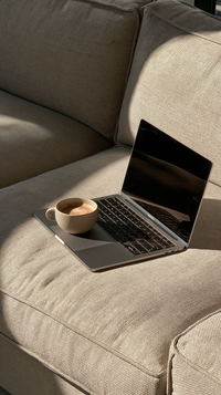 u6512682322_a_dark_grey_laptop_is_positioned_on_the_right_cus_56509392-2988-4b97-9016-cf47fbe2cd57_3