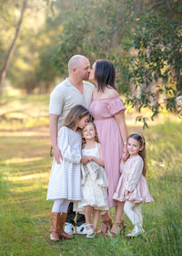 melbourne-family-photographer-golden-hour-family-portrait-in-nature
