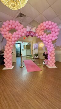 Minnie Mouse birthday party decor