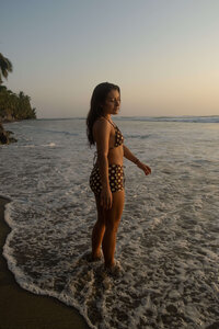saladita-beach-surf-girl-45