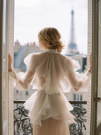 u3482593763_High_fashion_editorial_scene_elegant_blonde_woman_92eda345-30d3-4b6c-8e46-9580fbfebc97_0