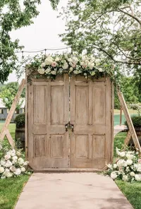 Alter at Steel Magnolia Barn Tennessee — Weddings & Events by Raina