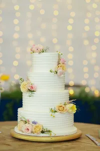 Wedding cake at Nashville Tennessee venue — Weddings & Events by Raina