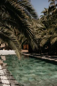 bruiloft bij villa taj aan het zwembad
