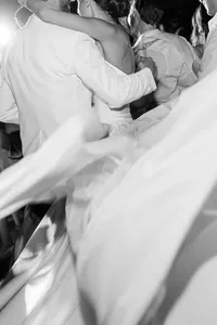 u3981682316_black_and_white_candid_wedding_dance_floor_photog_faf7776f-2032-4a02-91f0-355d18cc8307_3