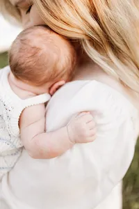 outdoor motherhood and newborn photographer woodbury mn