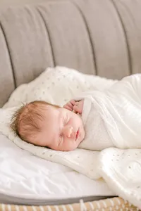 lifestyle newborn photography near hudson wi