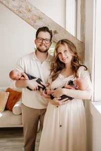 twin newborn photographer near woodbury mn