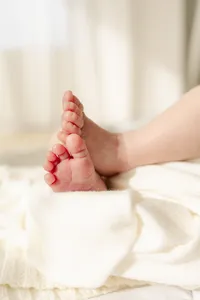 newborn feet details kelly christine photography mn
