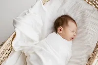 lifestyle newborn photographer near hudson wi