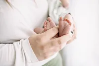 lifestyle newborn photos near woodbury mn