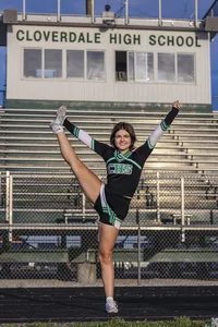 Cheerleader senior pictures girl Indianapolis senior pictures