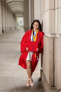Indianapolis seniors cap and gown pictures15