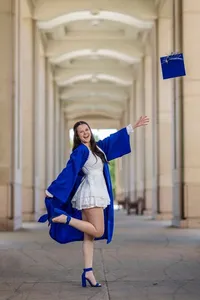 Indianapolis seniors cap and gown pictures5